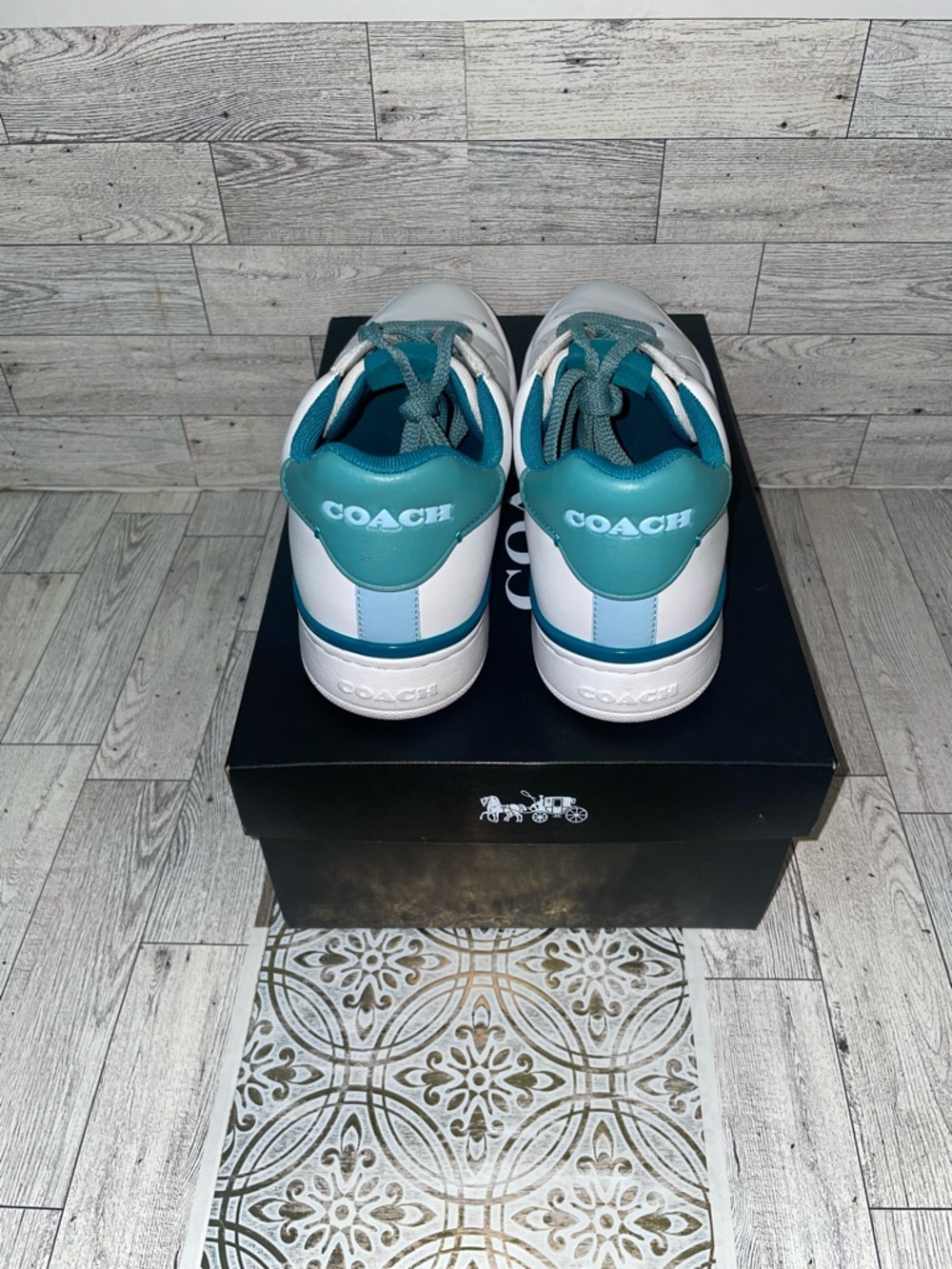 Coach clip White leather low top Sneakers with Teal women size 9 - Picture 8 of 10